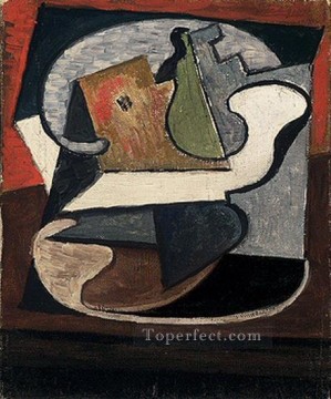 Pablo Picasso Painting - Compotier con pera y manzana 1918 Pablo Picasso